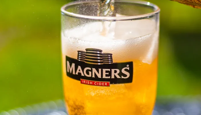 Magners Pouring