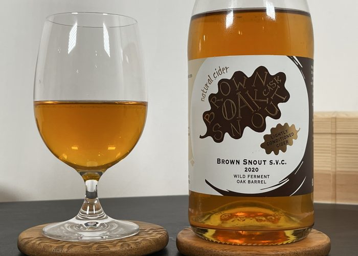 Ross-on-Wye Brown Snout Oak Barrel 2020 in glass close up