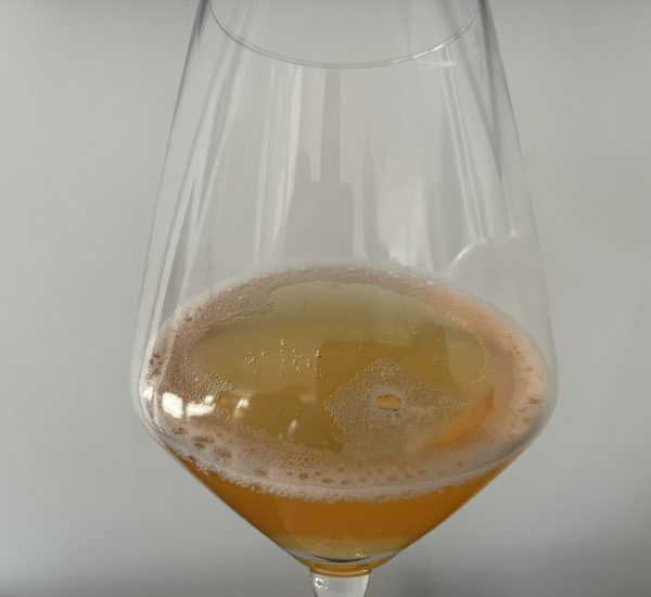 Tom Oliver Fine Cider - Sour Gummies cider colour and bubbles