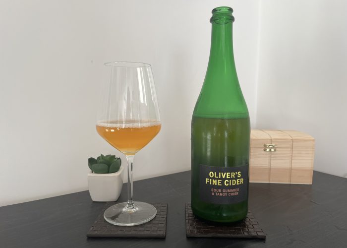 Tom Oliver Fine Cider - Sour Gummies in the glass